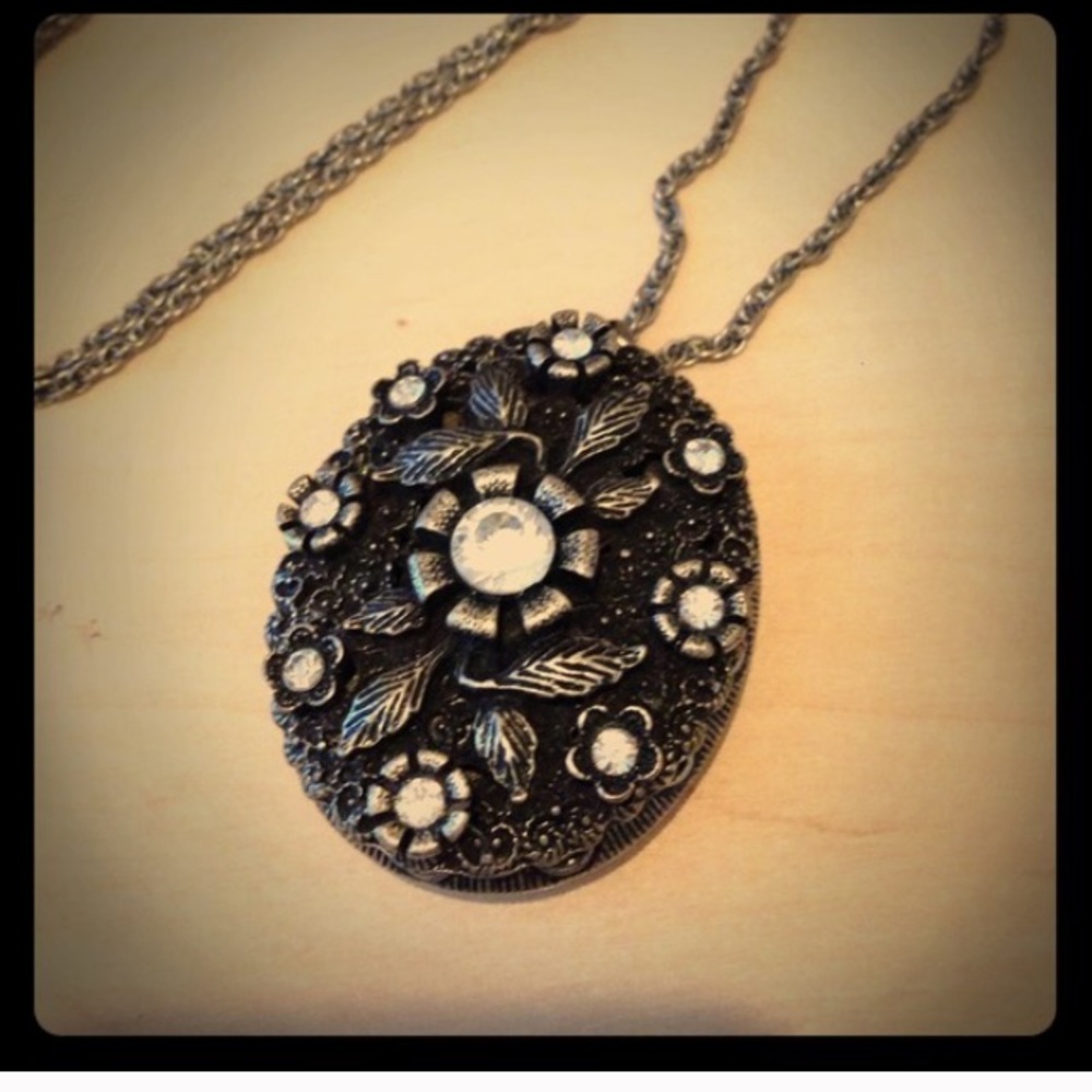 Vintage Inspired Engraved Oval Locket